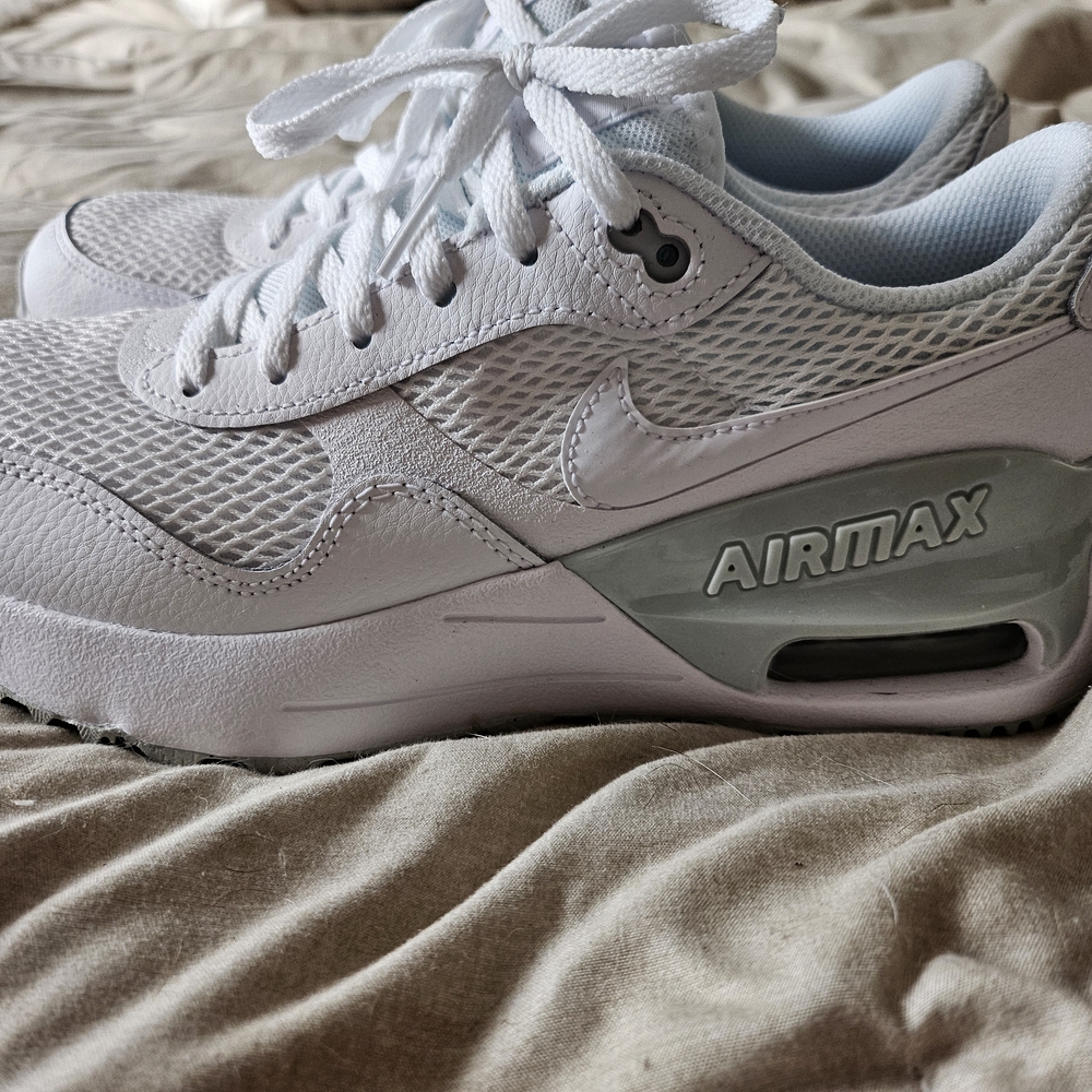 Nike Air Max Systm Youth Size 6 Sneakers